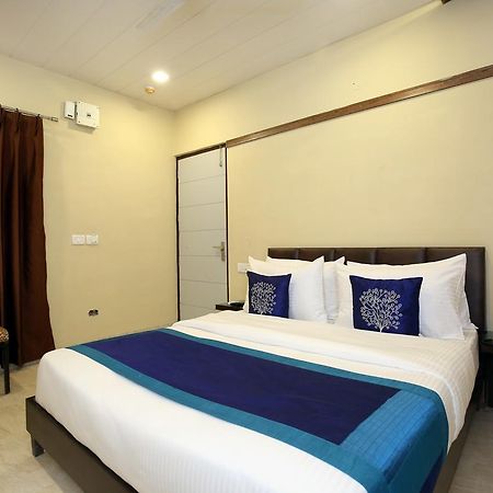 Capital O 9822 Hotel Seven Чандигарх Экстерьер фото